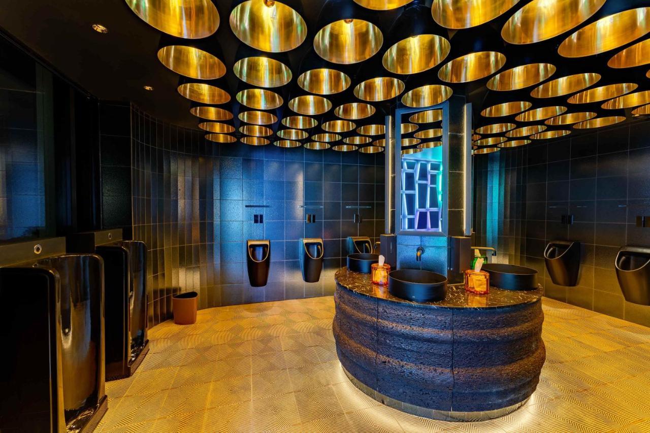 Five Zurich - Luxury City Resort Eksteriør bilde The interior of the restroom