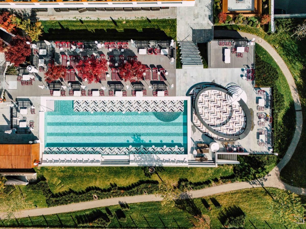 Five Zurich - Luxury City Resort Eksteriør bilde Aerial view of the pool